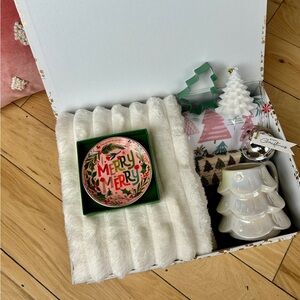 Christmas Tree Holiday Gift Set - White and Green